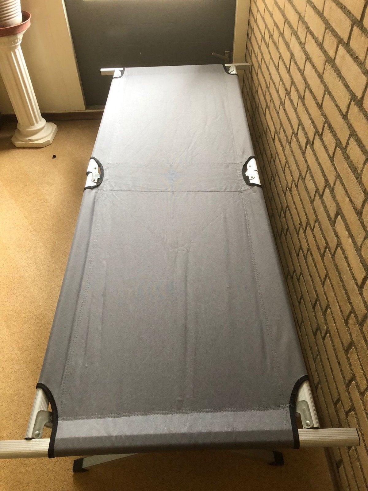 Grijs opvouwbaar veldbed - 208x79x40 cm, Caravans en Kamperen, Ophalen of Verzenden, Gebruikt
