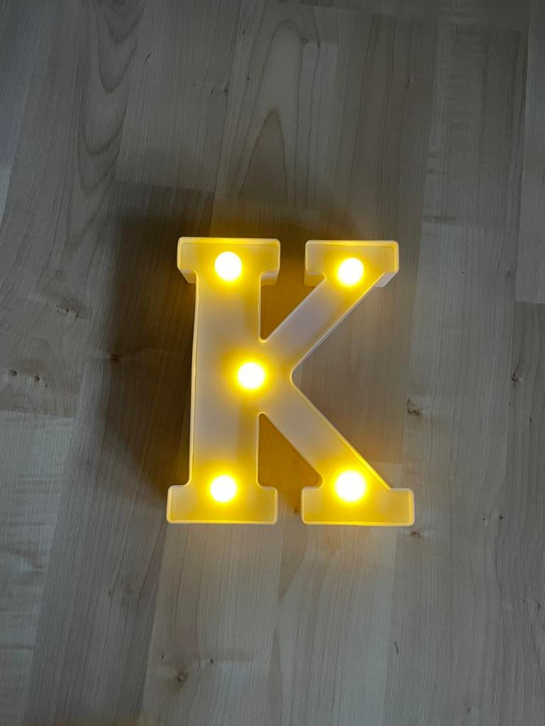 Letter K met lichtjes, Ophalen of Verzenden, Zo goed als nieuw