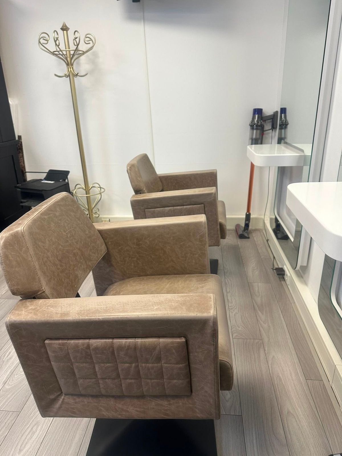 2 kappersstoelen en 2 spiegels met verlichting mag los, Ophalen