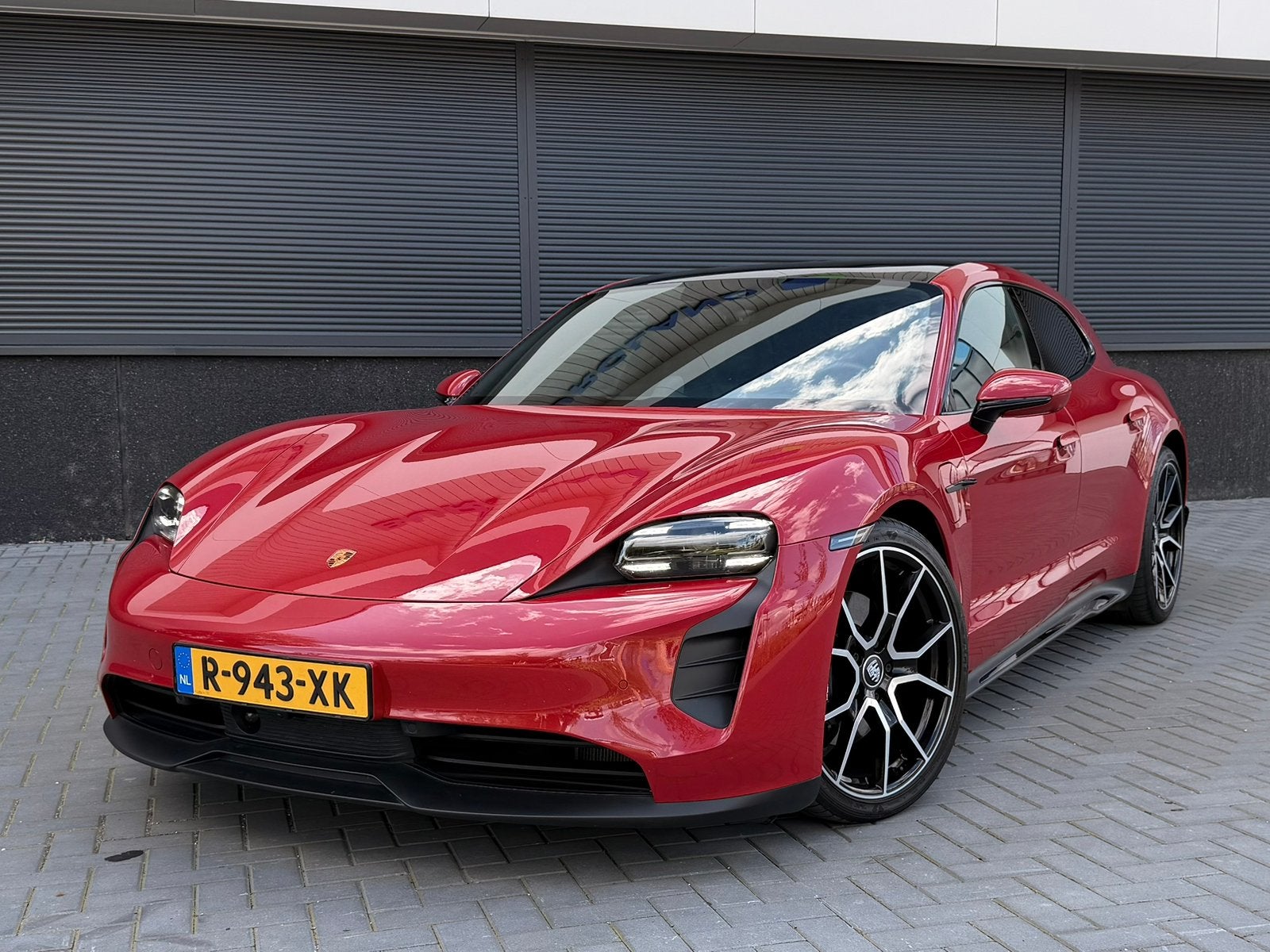 Porsche Taycan Sport Turismo SportDesign Approved 12/2028, Auto's, Porsche, Automaat, 110 €/maand, 2135 kg, Particulier