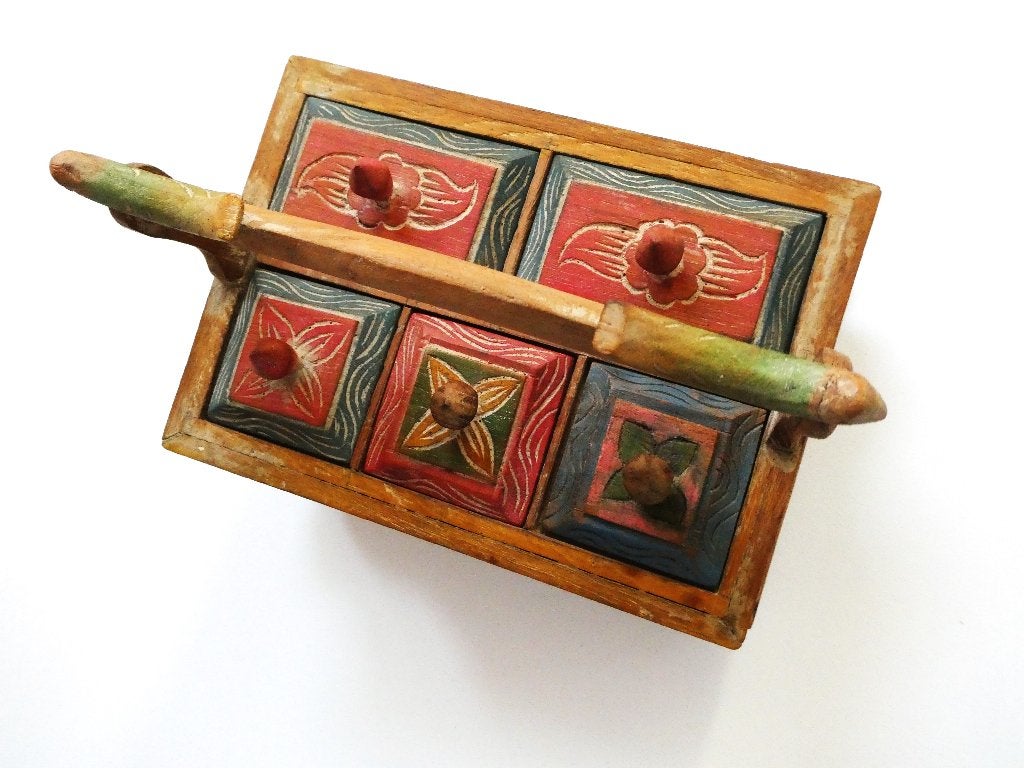 Houtgesneden kruidendoos / theedoos met 2 vogeltjes, Antiek en Kunst, Houtsnijwerk, Handgemaakt, Ophalen of Verzenden, 20 - 50 cm