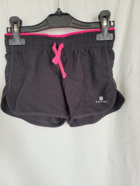 Stoere korte broek, zwart-roze mt 122/128 merk Domyos, Broek, Meisje, ., Ophalen of Verzenden