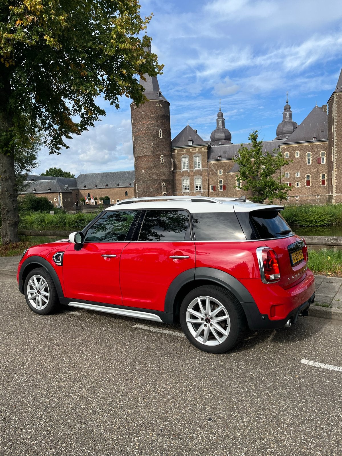 Mini Countryman 2.0 192pk 2019 Rood KM 80.000, Auto's, Mini, Voorwielaandrijving, Stof, Zwart, 75 €/maand