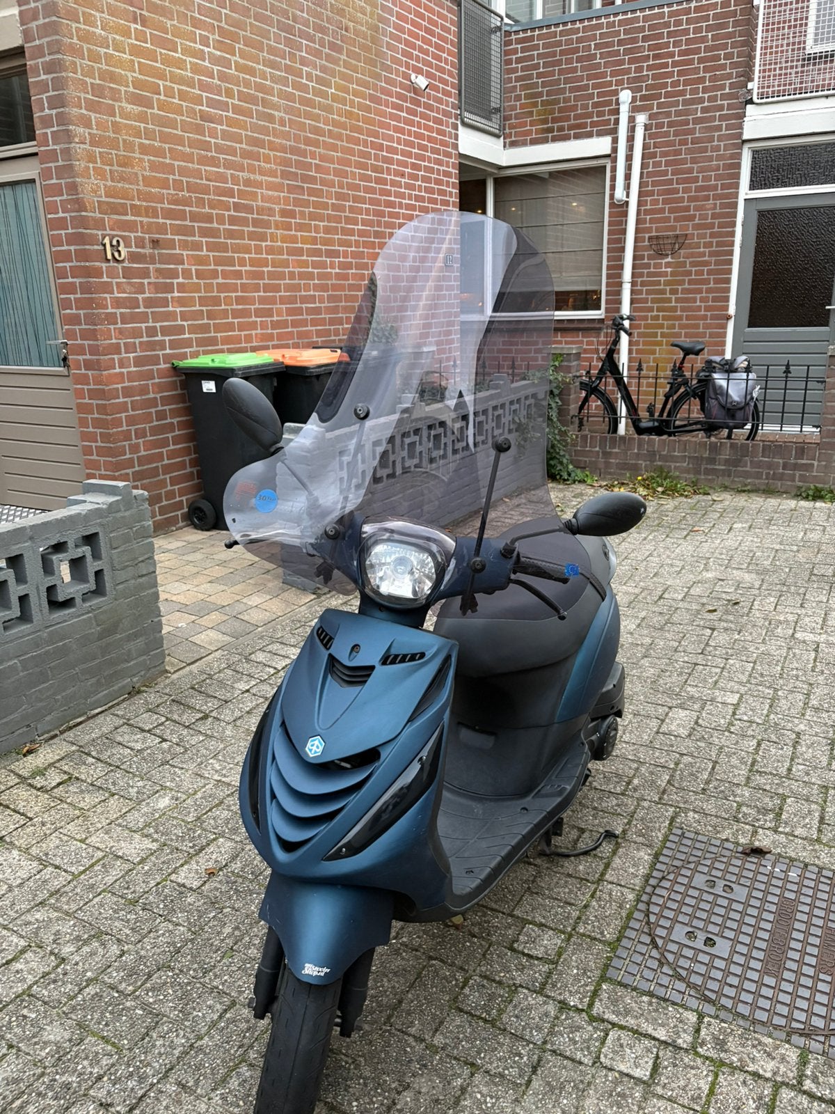 Piaggio Zip Midnight Blue 2019 | 11.037 km | Helm + hoes, Fietsen en Brommers, Ophalen, Gebruikt, Zip, Benzine