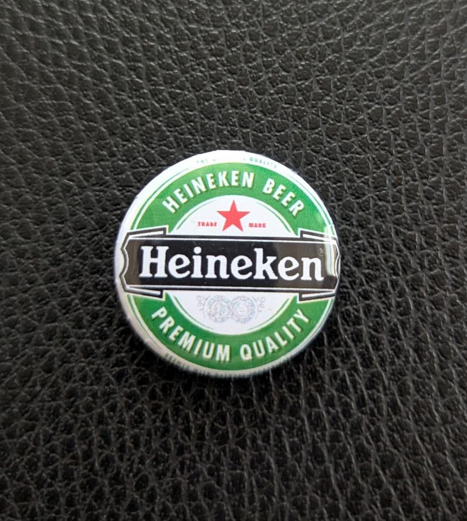 Heineken - 25 mm button/speld/pin - groen/wit, Verzamelen, Biermerken, Ophalen of Verzenden, Nieuw, Overige typen, Heineken