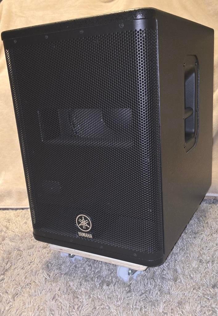 Yamaha DXS12 actieve subwoofer, Subwoofer, Zo goed als nieuw, 120 watt of meer, Ophalen