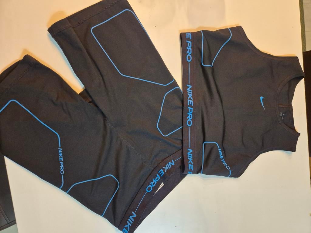 Nike Pro Sportkleding Set maat M- Zwart/Blauw, Maat 38/40 (M), Zwart, Nike, Ophalen of Verzenden