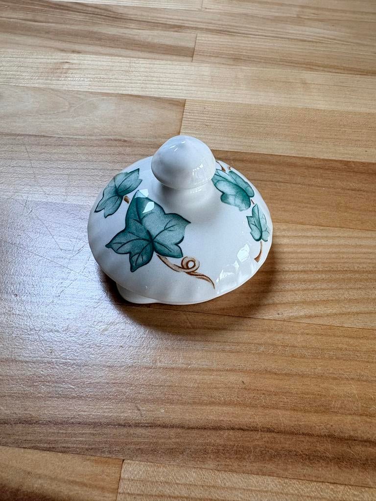 GEZOCHT! Deksel voor Barratts theepot - Ivy Design, Huis en Inrichting, Keuken | Servies, Gebruikt, Keramiek, Overige typen, Ophalen of Verzenden