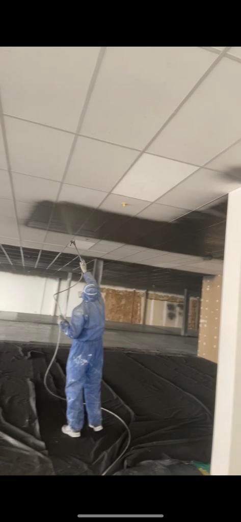 Schilder en Verspuiter muuren plafonds, Binnenschilderwerk