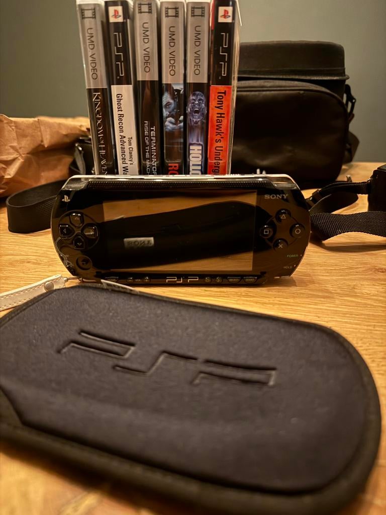 Complete Sony PSP Set – Inclusief Oplader, Game & 5 Films, Spelcomputers en Games, Ophalen of Verzenden, Zo goed als nieuw, PSP