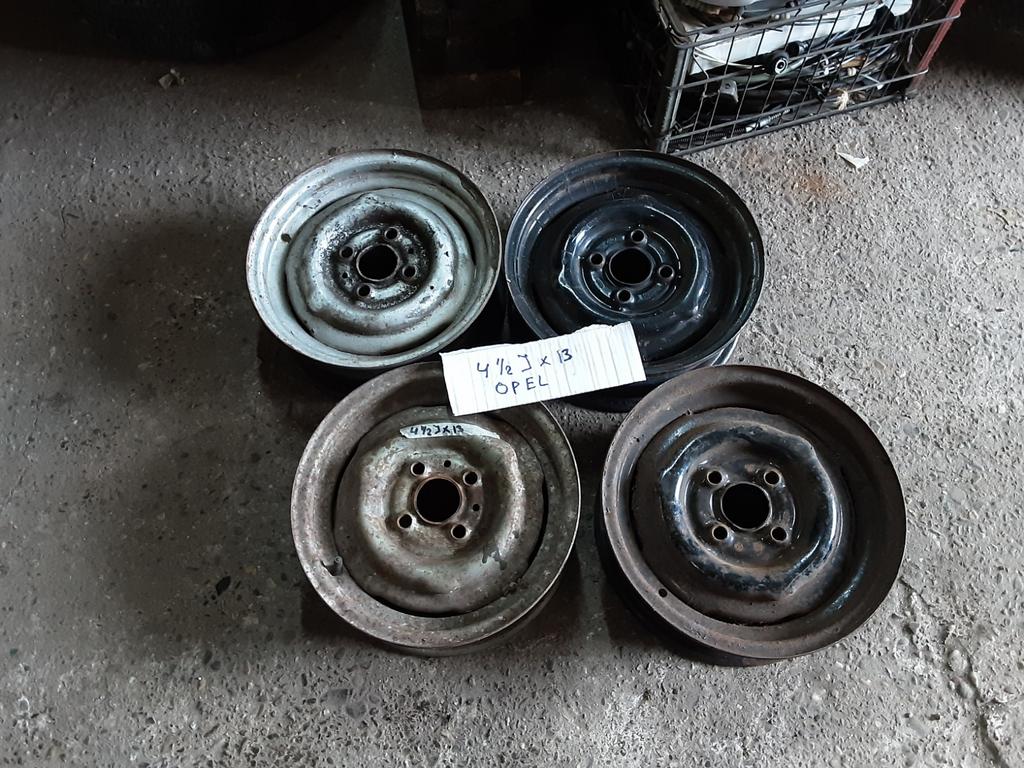 OPEL FORD BMW AANHANGER VELGEN , BANDEN WIELDOPPEN, 13 inch, Ophalen of Verzenden, Band(en), Zomerbanden