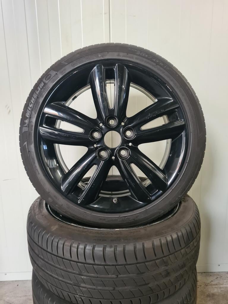 17' Mini Cooper F55 F56 F57 Styling 501 JCW met zomerbanden