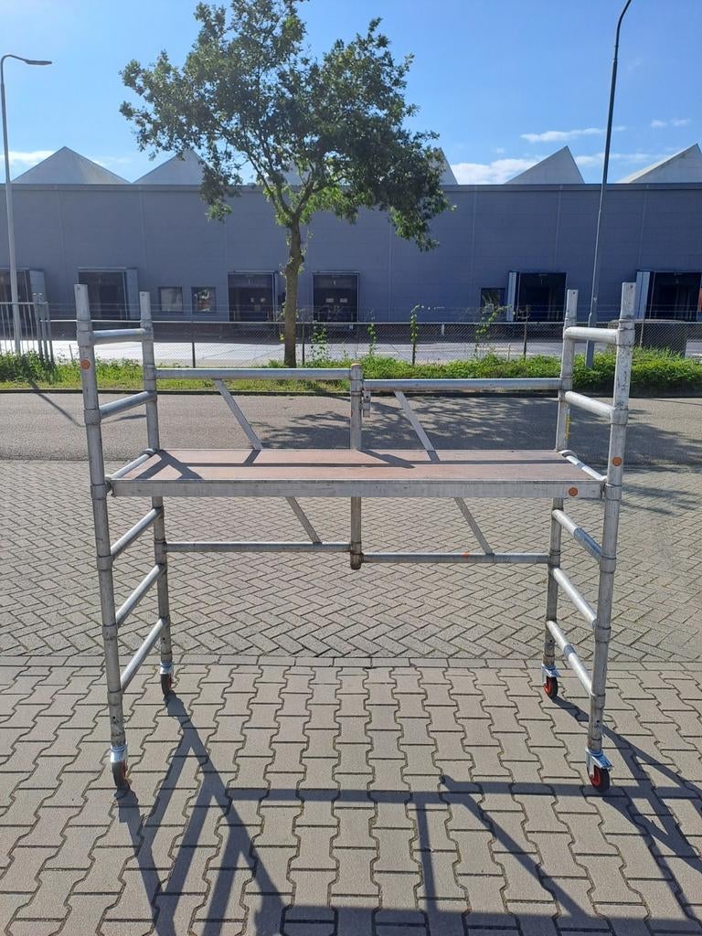Kamersteiger huren/te huur. Bezorgen mogelijk. Rolsteiger, Doe-het-zelf en Verbouw, Steigers, Ophalen, Zo goed als nieuw, Rolsteiger of Kamersteiger