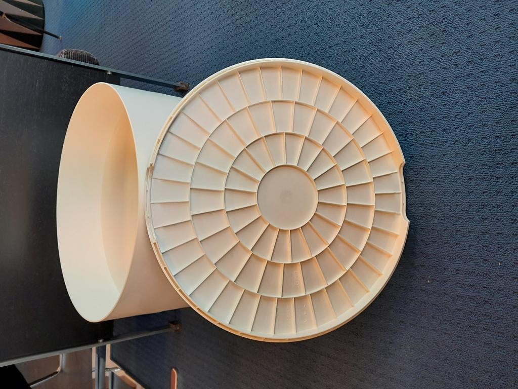 Bijzettafeltje kunststof Ikea., 45 tot 60 cm, ., Rond, Ophalen of Verzenden