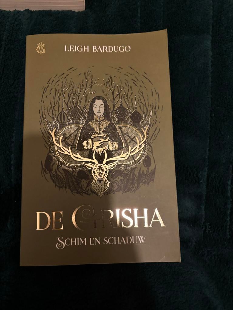Grishaverse Trilogie + Kraaien Duologie - Leigh Bardugo, Boeken, Ophalen of Verzenden, Zo goed als nieuw