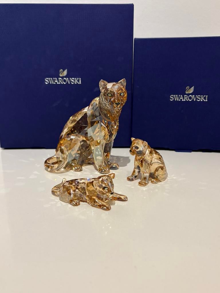 Swarovski Amoer luipaard met jongen, Verzamelen, Swarovski, Ophalen of Verzenden, Zo goed als nieuw, Figuurtje