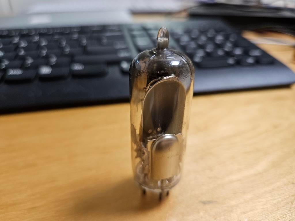 Philips EM81 Gebruikt in zeer nette conditie, Audio, Tv en Foto, Buizenversterkers, Ophalen of Verzenden, Buis of Buizen