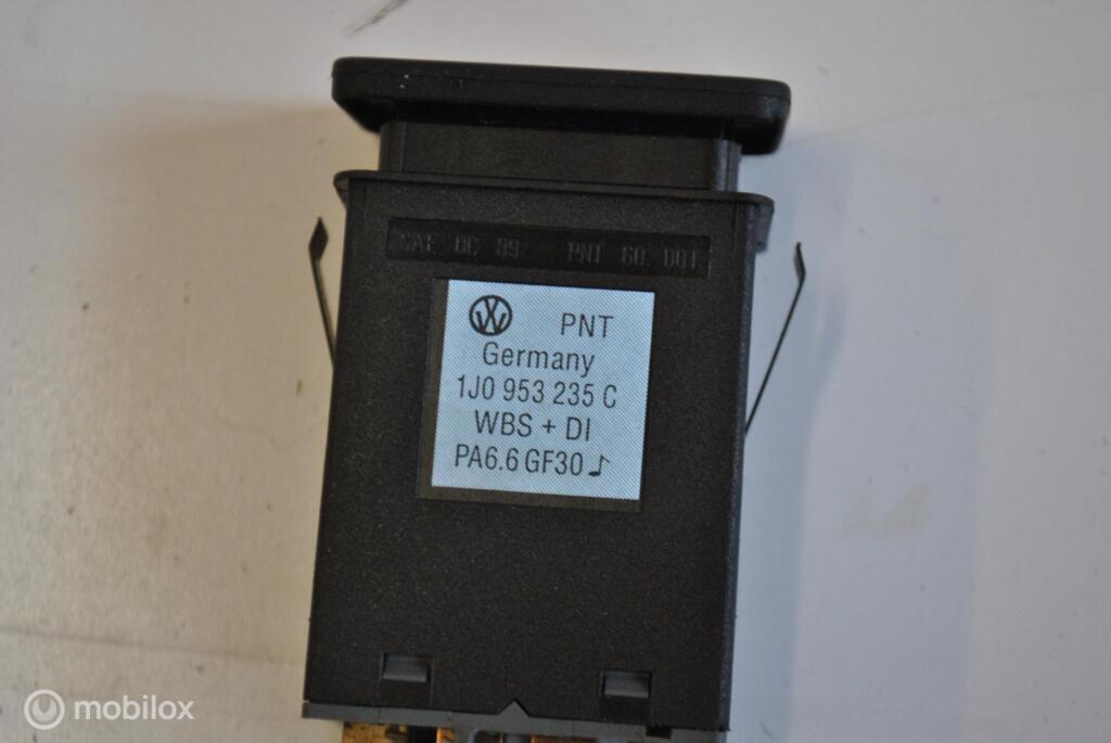 Alarmlichtschakelaar Vw Golf IV 1.8-5V  1J0953235C, Gebruikt, Volkswagen, Ophalen of Verzenden, Volkswagen