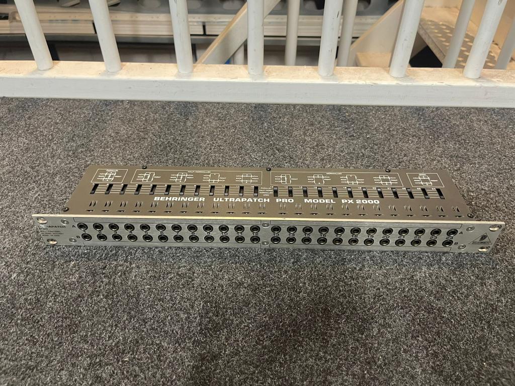 Behringer Ultrapatch Pro PX2000 Patchbay, Ophalen of Verzenden, Gebruikt, 20 kanalen of meer, Microfooningang