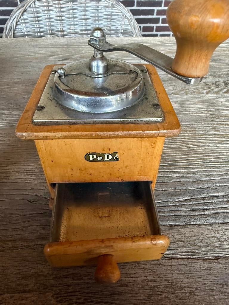 PeDe koffie molen antiek, Ophalen of Verzenden