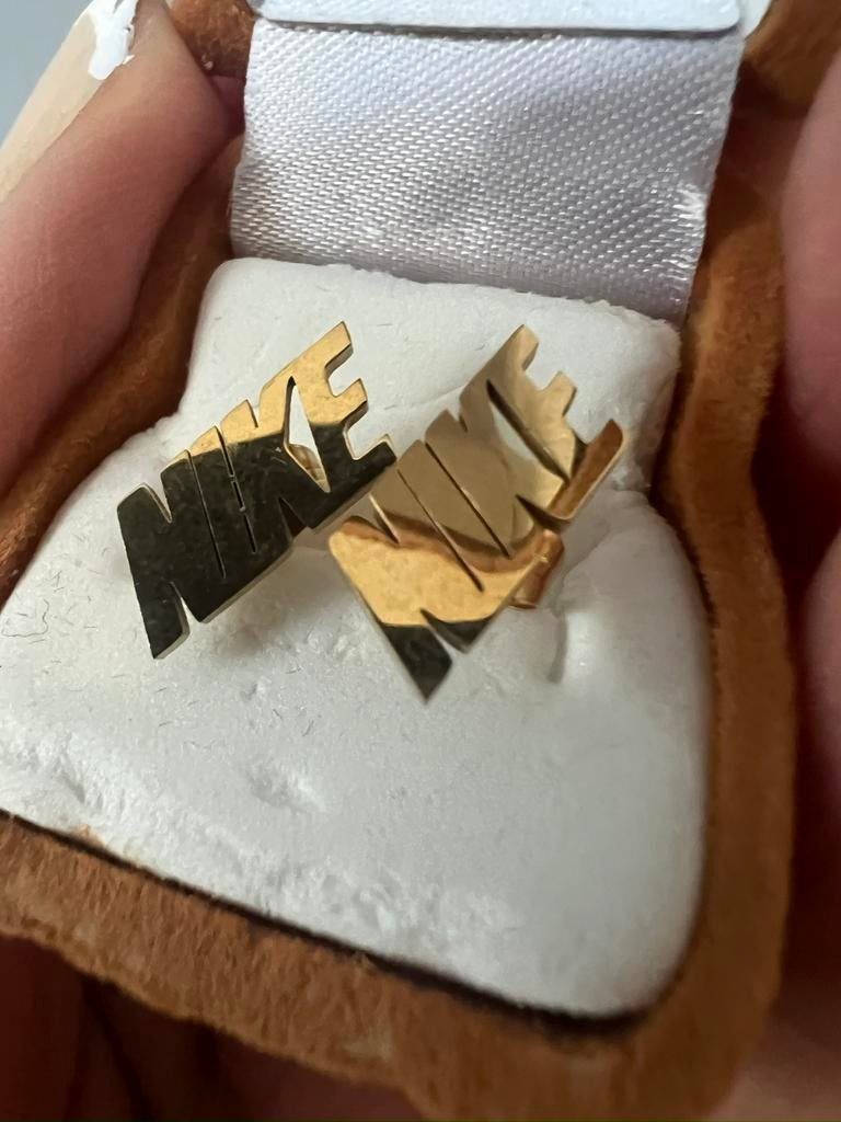 NIKE STAINLESS STEEL VERGULD GOLD PLATED NIEUW OORBELLEN, Sieraden, Tassen en Uiterlijk, Oorbellen, Overige materialen, Nieuw