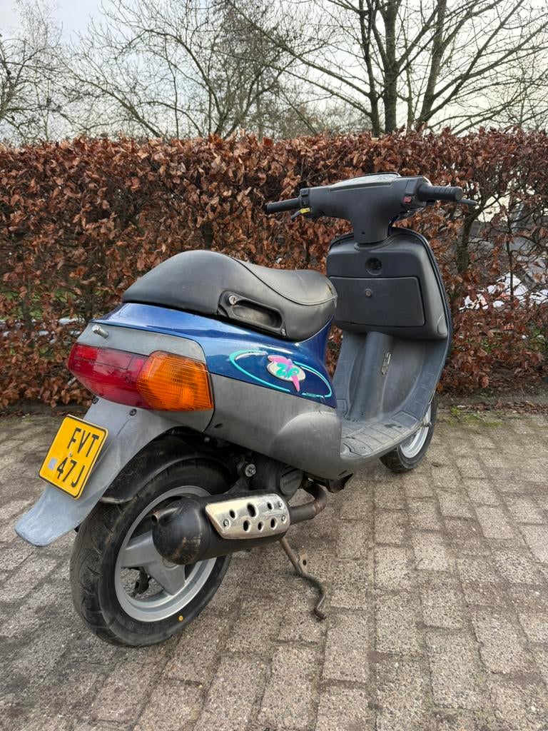 Piaggio zip type 1 Brom opknapper kappen netjes, Fietsen en Brommers, Scooters | Piaggio, Ophalen, Zo goed als nieuw, Tweetakt