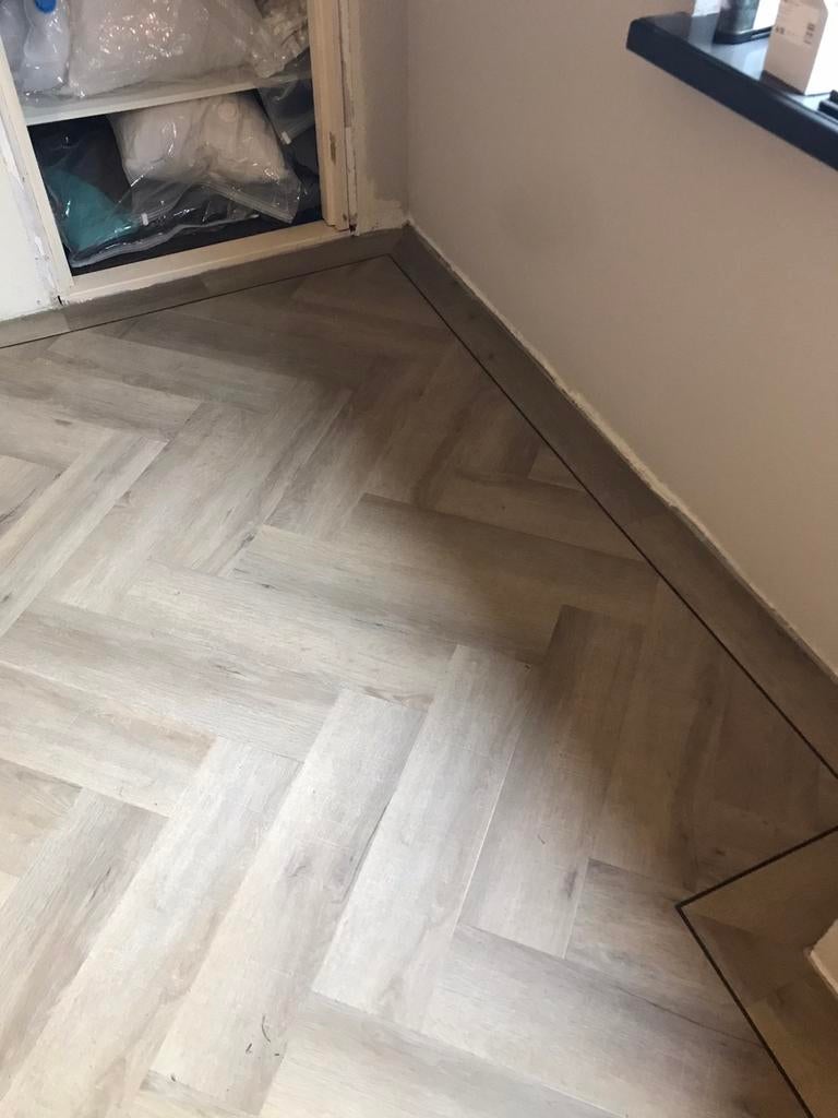 Pvc vloeren ,egaliseren ,trappen van pvc,houten vloeren, Laminaat of Parket