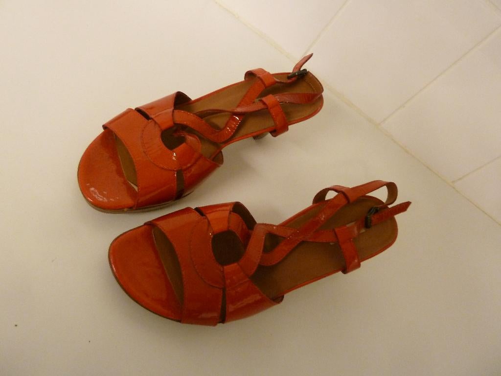 PAUL GREEN SANDALEN MAAT 6 NIEUWSTAAT ROOD LAK, Kleding | Dames, Schoenen, Ophalen of Verzenden, Zo goed als nieuw, Rood, Paul Green