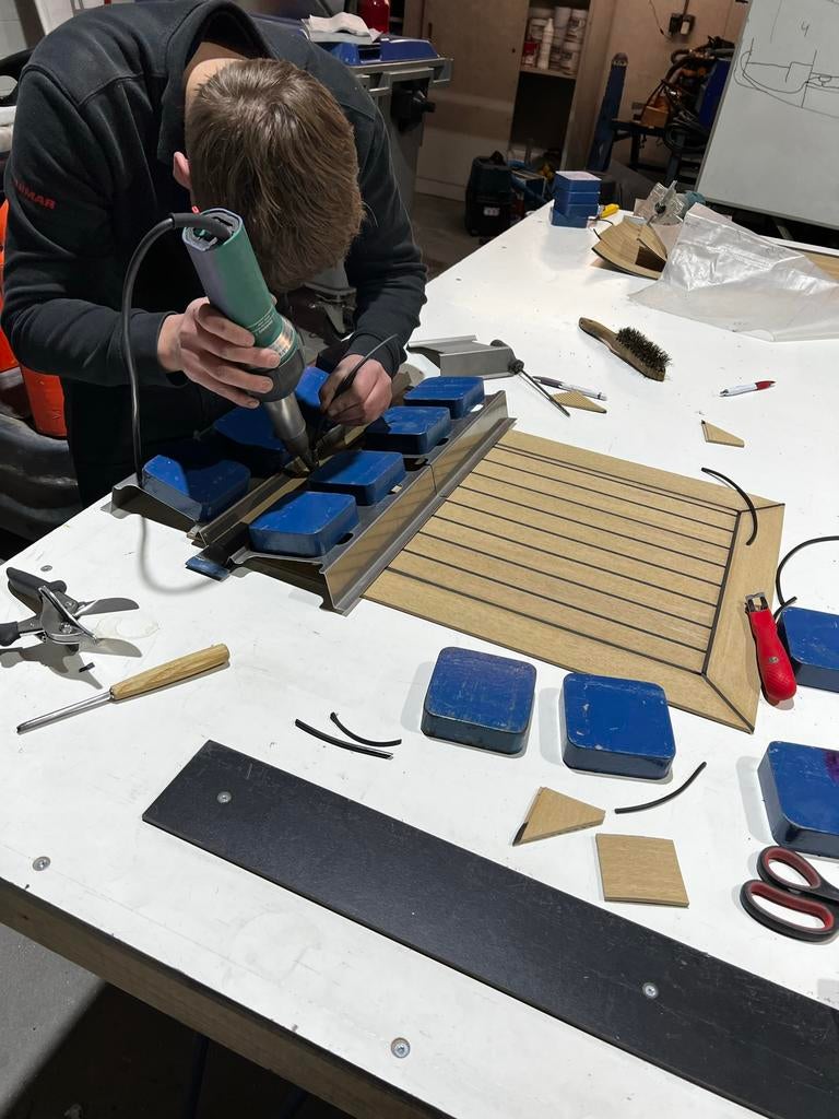 Foto 2 van Flexiteek alternatief kunststof dekken en interieur