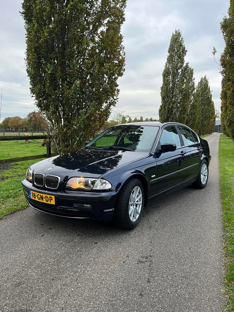 Goed onderhouden BMW 3-Serie 6 cilinder 2.5 I 325 2001 Blauw, 1385 kg, Achterwielaandrijving, Blauw, Handgeschakeld