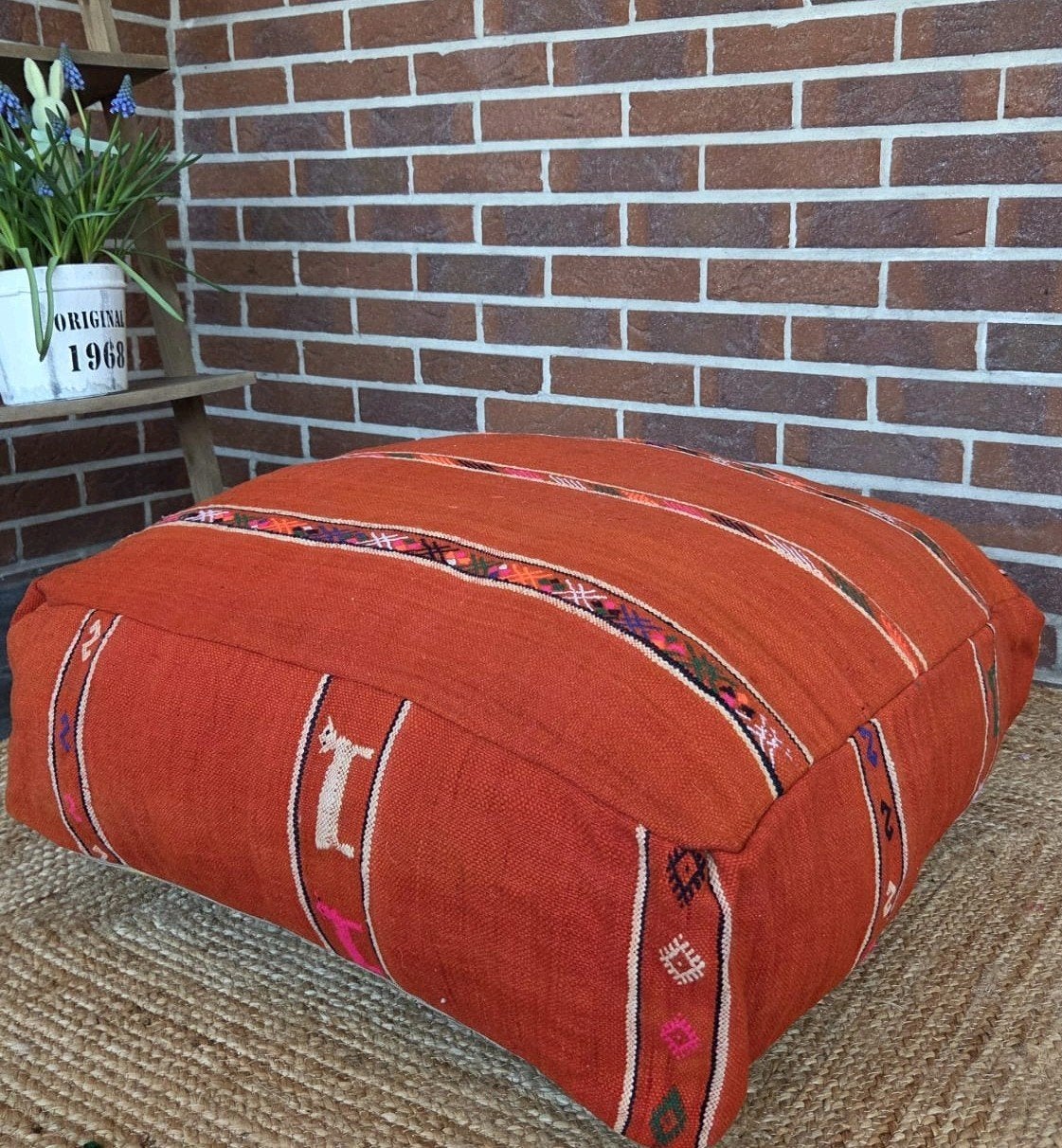 Unieke handgemaakte poef, oranje met etnische patronen, Ophalen of Verzenden, Nieuw, Vierkant