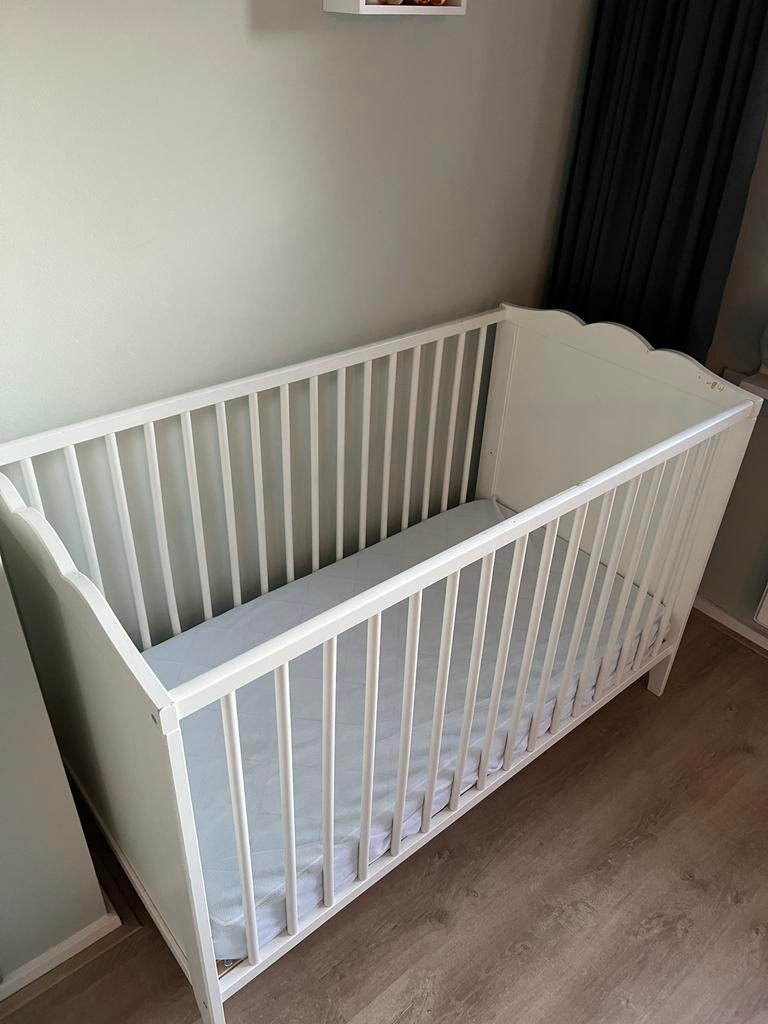 Ledikant met matrasje, Kinderen en Baby's, Kinderkamer | Complete kinderkamers, Ophalen, Gebruikt, Jongetje of Meisje