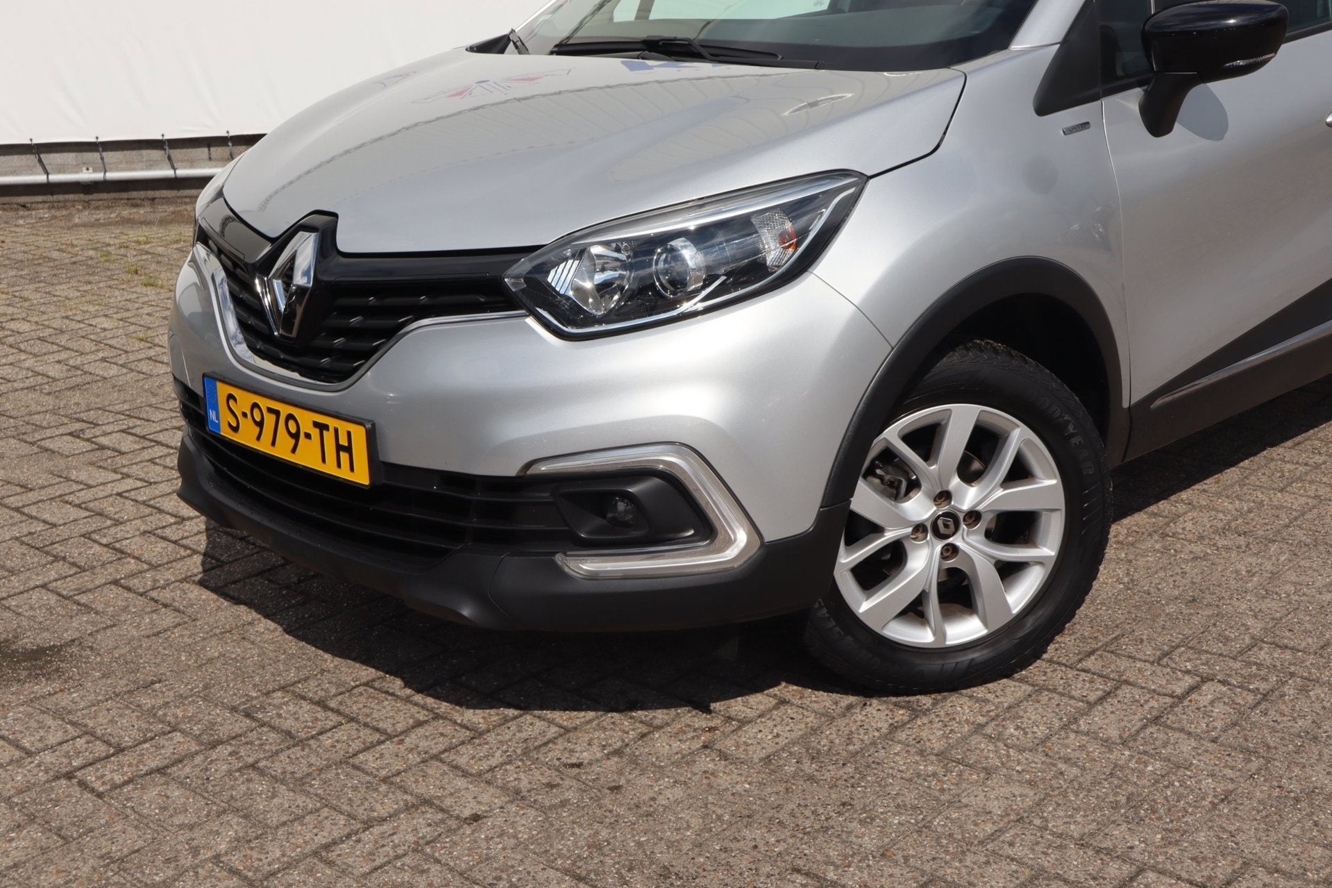Renault Captur 0.9 TCe Limited|Trekhaak|Navigatie|Cruise Con, Auto's, 898 cc, Stof, Gebruikt, 620 kg