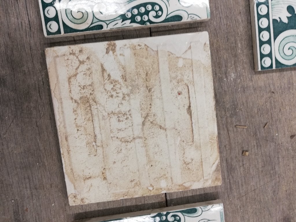 43 antieke randtegels met donkergroene afbeelding 15x15cm, Antiek en Kunst, Ophalen