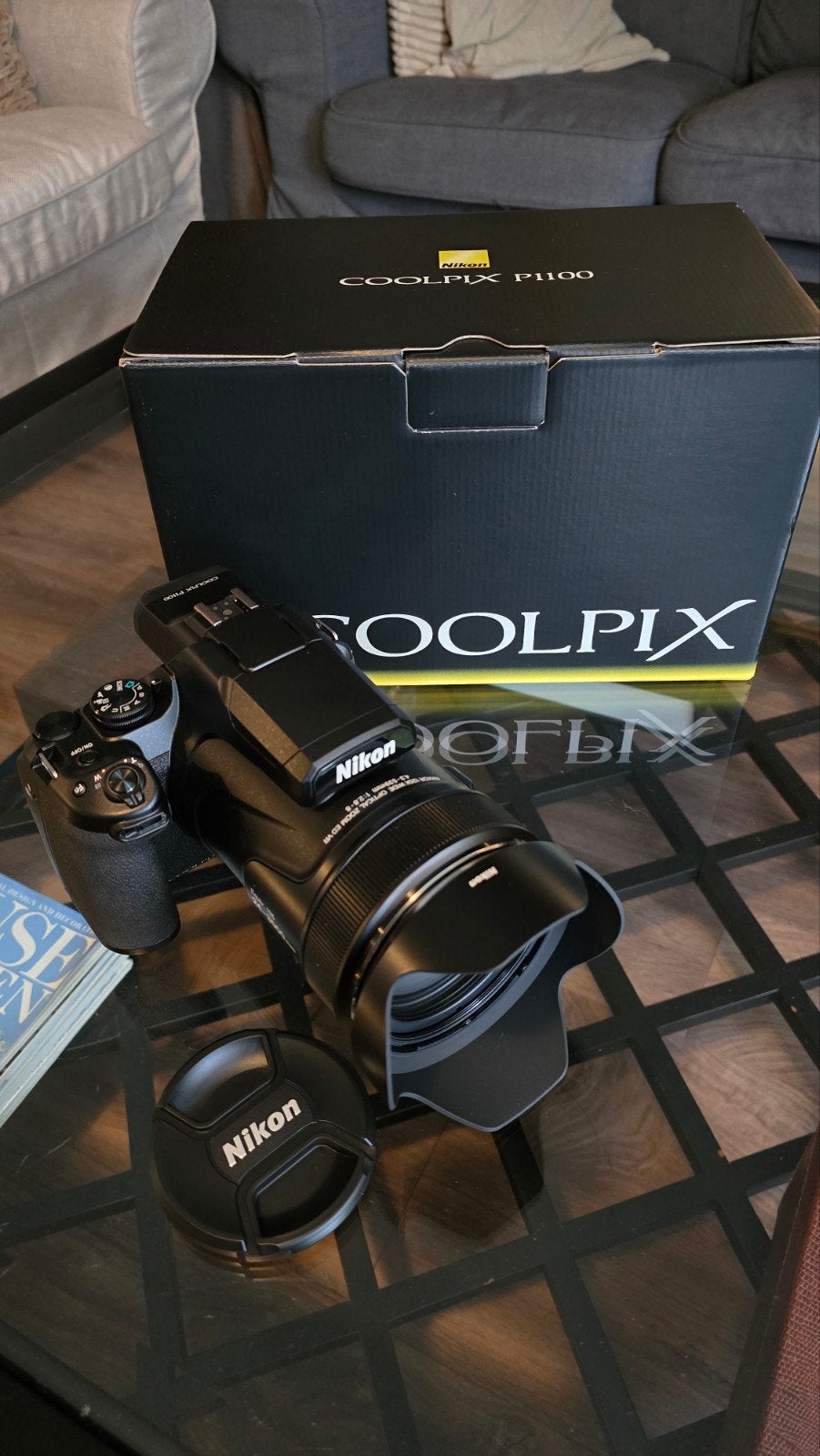 Nikon Coolpix P1100 in absolute nieuwstaat, Audio, Tv en Foto, Fotocamera's Digitaal, Draagriem, Ophalen of Verzenden, Zo goed als nieuw