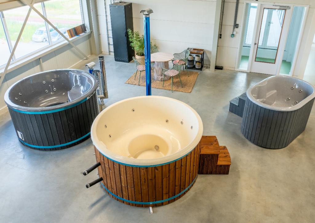 Hottub op maat – volledig naar jouw wensen samengesteld, Tuin en Terras, Bubbelbaden en Hottubs, Verzenden, Nieuw, Trap