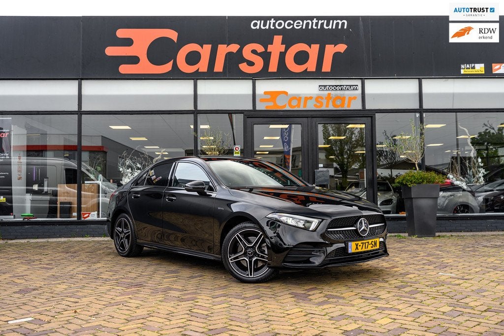 Mercedes-Benz A-klasse 250 e Business Solution AMG Limited|C, Auto's, Gebruikt, 4 cilinders, 15 kWh, Leder en Stof
