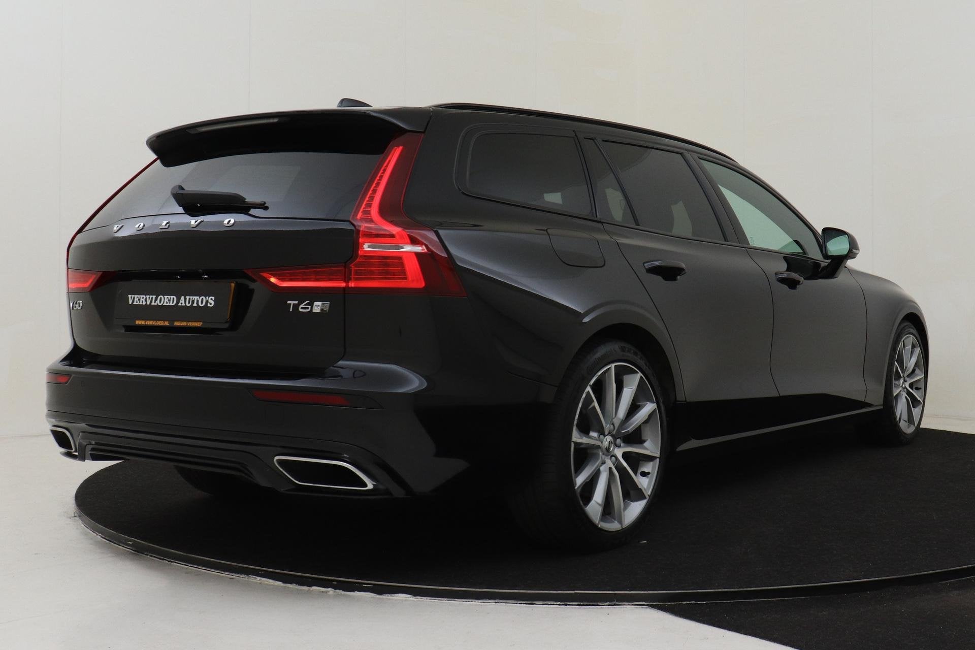 Volvo V60 T6 TWIN ENGINE AWD R-DESIGN -PANO.DAK|HARMAN/KARDO, Gebruikt, Euro 6, 4 cilinders, Vierwielaandrijving