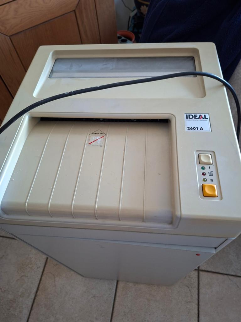 Papierversnipperaar Ideal 2601 A, Ophalen, Gebruikt