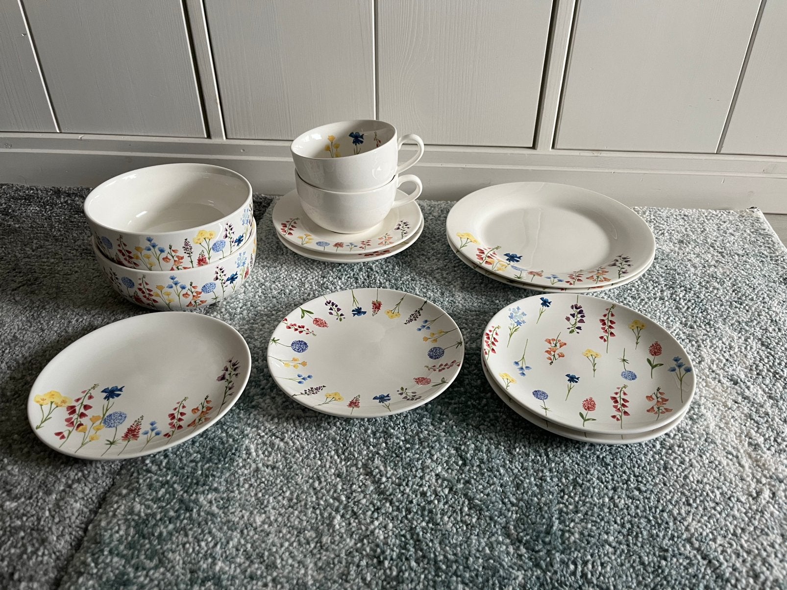 Tchoibo Bloemenmotief servies, Overige materialen, Overige merken, Nieuw, Ophalen of Verzenden