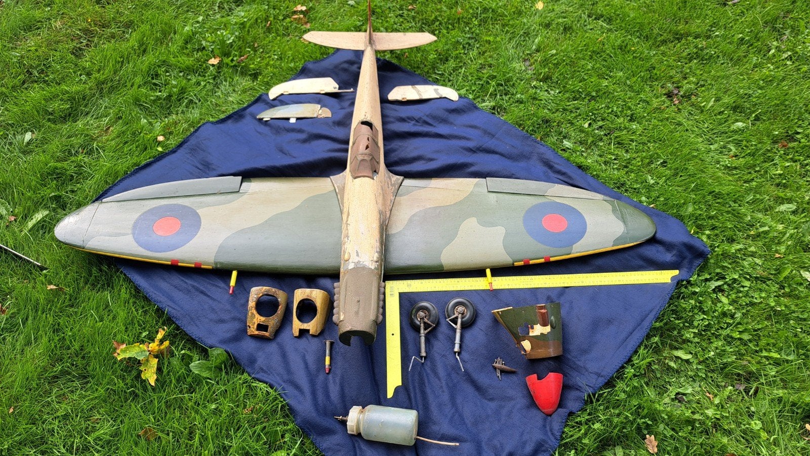 Vintage RC Supermarine Spitfire modelvliegtuig, Hobby en Vrije tijd, Ophalen, Niet werkend