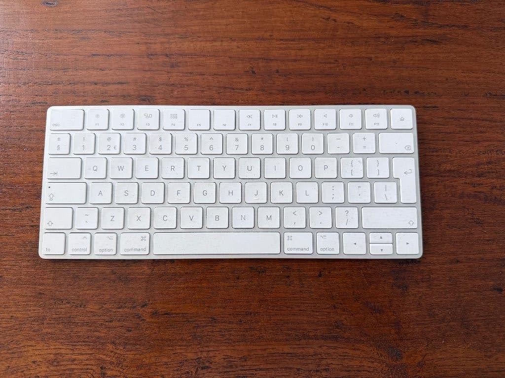 Apple Magic Keyboard en Apple Magic Mouse, Toetsenbord en muis-set, Ophalen of Verzenden, Zo goed als nieuw, Draadloos