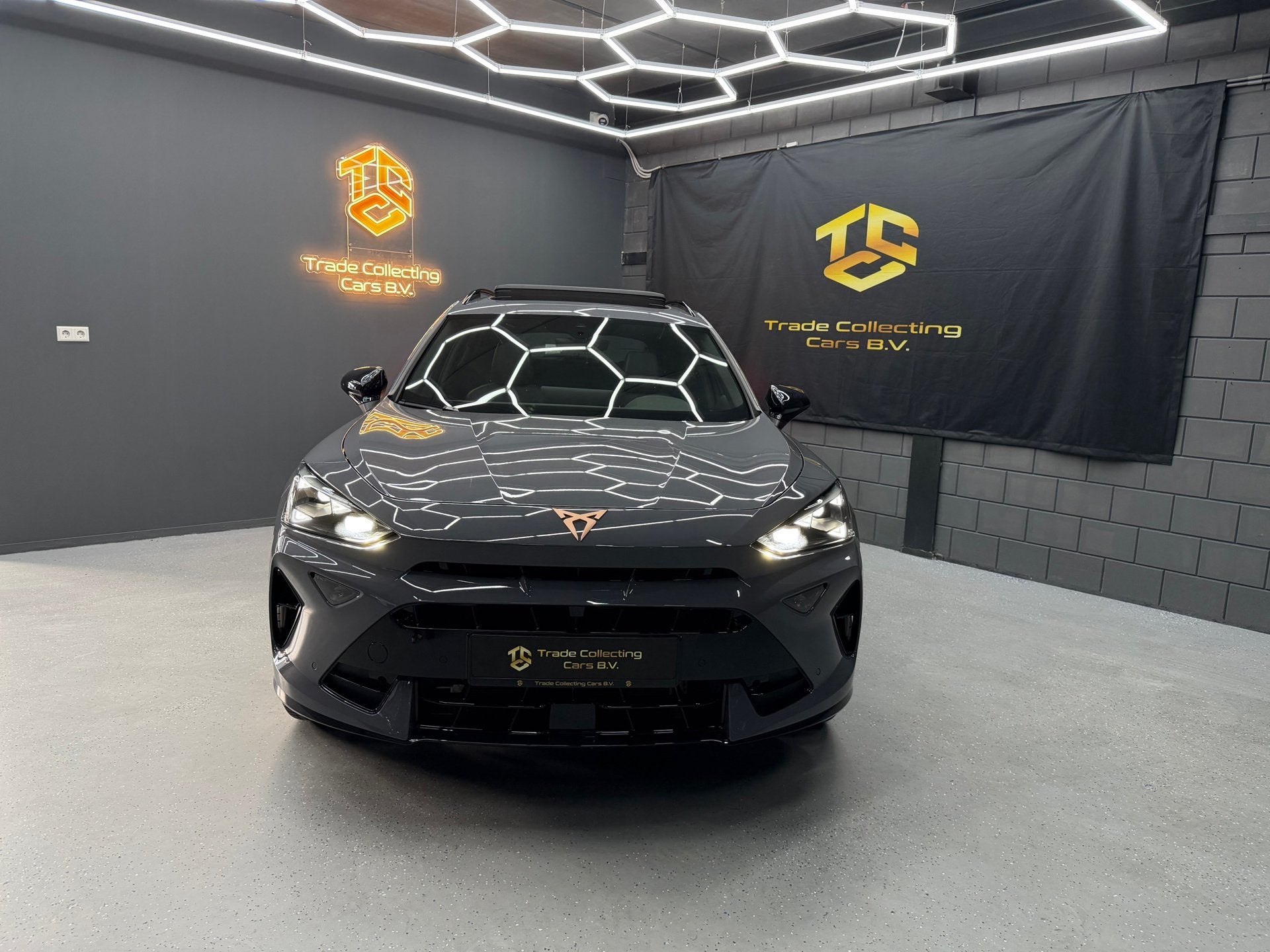 CUPRA Formentor 1.5 TSI e-Hybrid PANO-KEYLESS-CAM-ACC-CARPLA, Auto's, Dealer onderhouden, 1498 cc, Zwart, 4 cilinders
