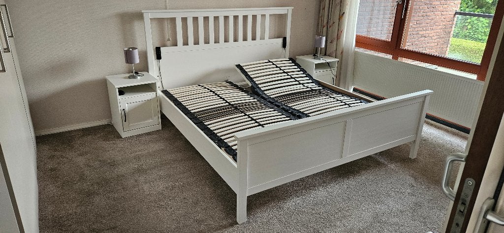 2-persoons bed met elektrisch verstelbare lattenbodem, Huis en Inrichting, Slaapkamer | Bedden, Ophalen, 90 cm, Wit, Tweepersoons
