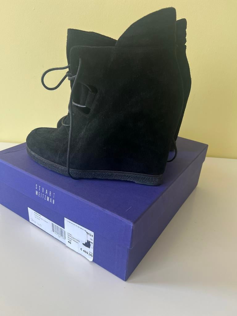 Stuart Weitzman zwarte suède enkellaarsjes met sleehak, Verzenden, Nieuw, Zwart, Lage of Enkellaarzen