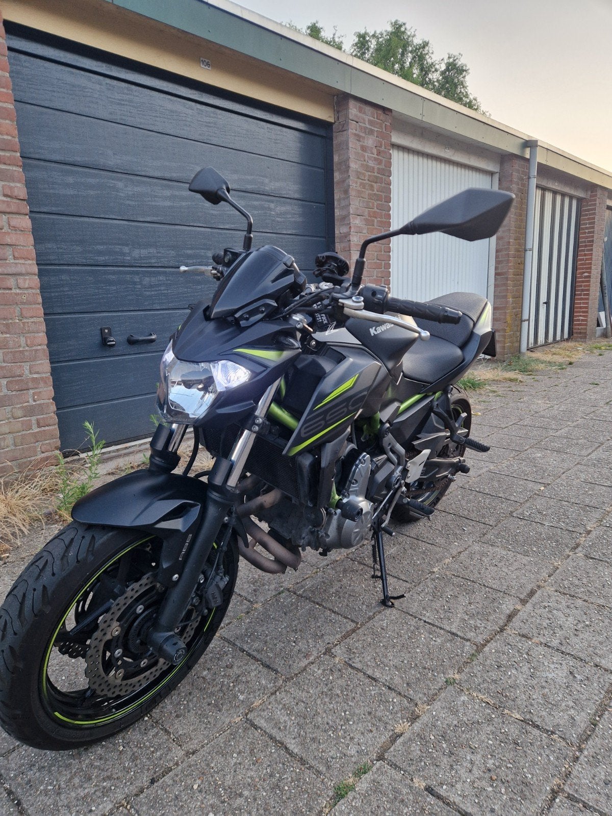 Kawasaki z650 2019 akra, Motoren, Motoren | Kawasaki, 2 cilinders, Gebruikt, Particulier, Minimaal motorrijbewijs A2
