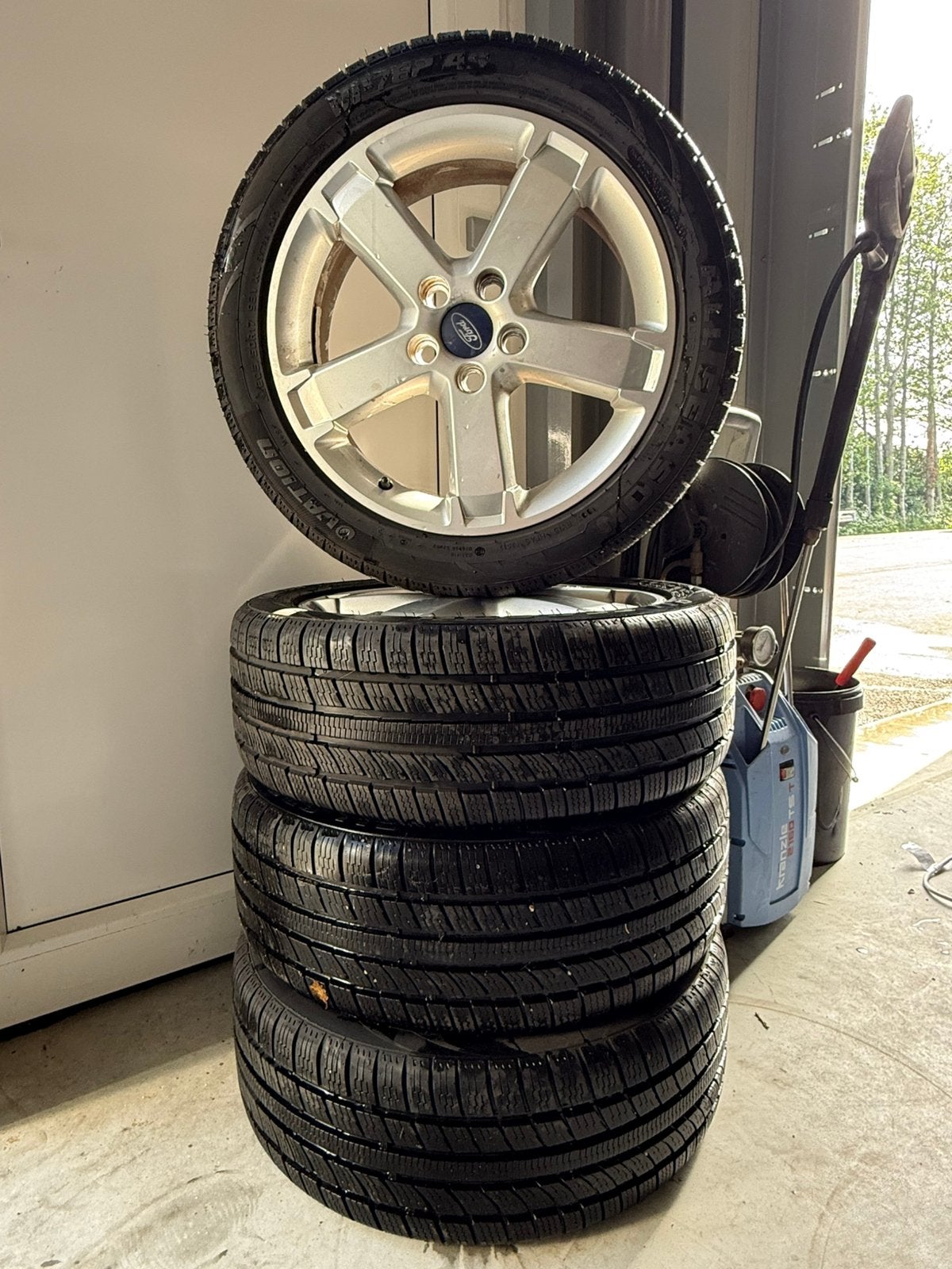 Ford Mondeo 2005 velgen + banden all season 205/50R17, Ophalen, 16 inch, Banden en Velgen, 205 mm