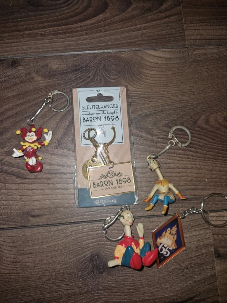 Efteling sleutelhangers, Ophalen of Verzenden, Button of Speldje