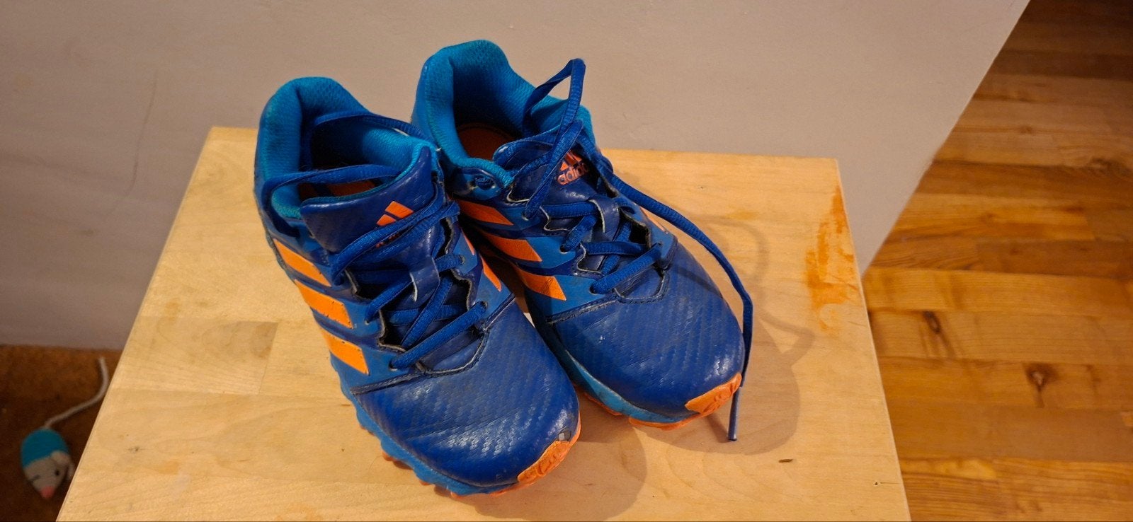 Adidas hockeyschoenen maat 31 - blauw/oranje, Ophalen, Gedragen, Blauw, Sneakers of Gympen