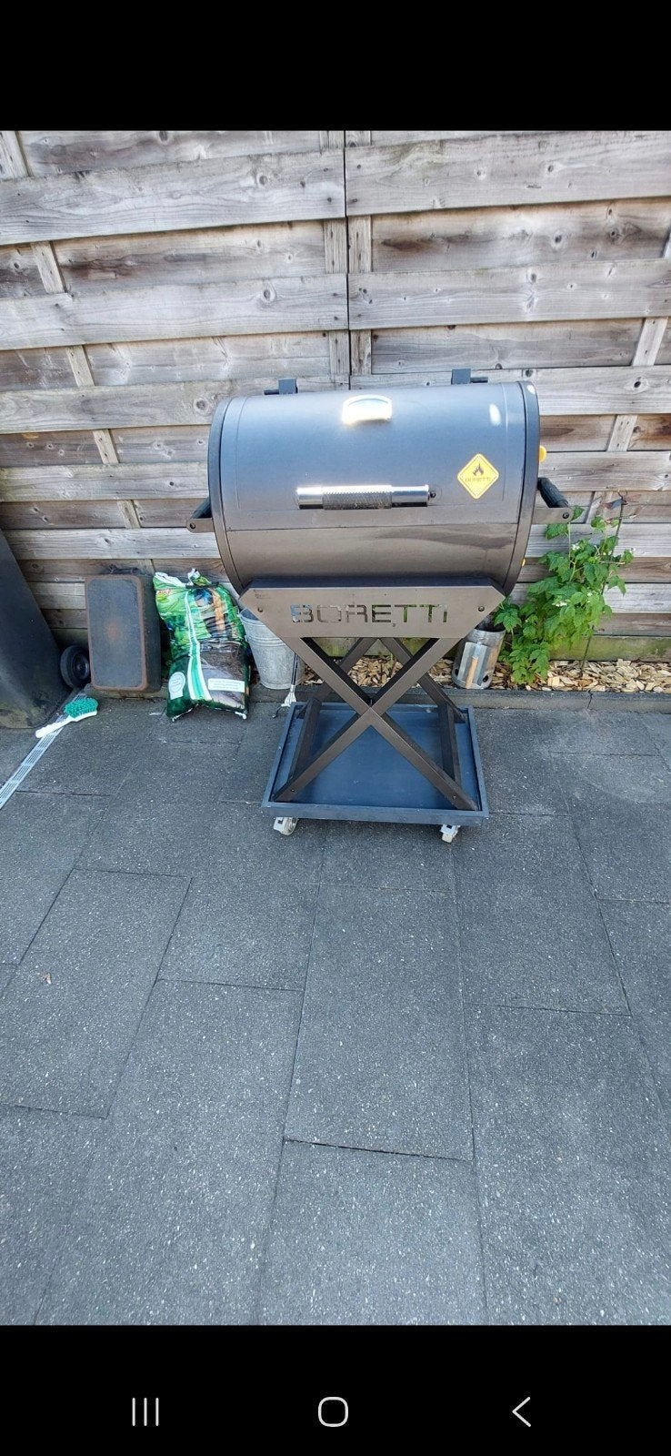 Boretti BBQ met houten onderstel en wieltjes, Ophalen, Zo goed als nieuw, Boretti